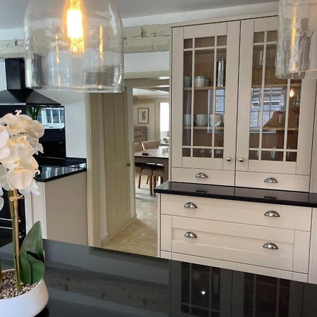 Elegant Oak Beamed House In Pretty Village - Cambridge Homehost Buckden  Exteriér fotografie