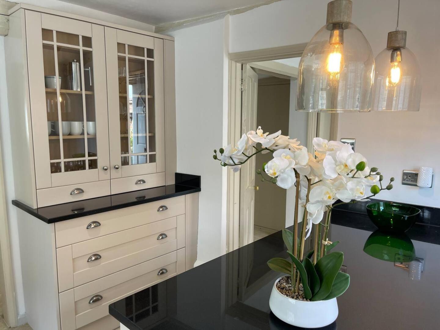 Elegant Oak Beamed House In Pretty Village - Cambridge Homehost Buckden  Exteriér fotografie