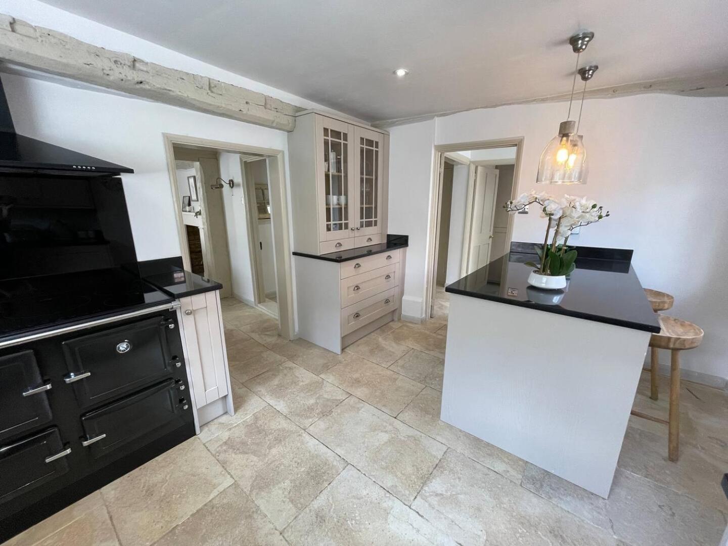 Elegant Oak Beamed House In Pretty Village - Cambridge Homehost Buckden  Exteriér fotografie